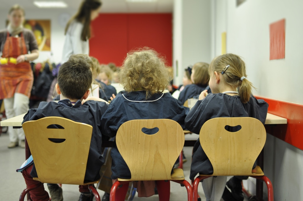 Salle de restaurant école maternelle